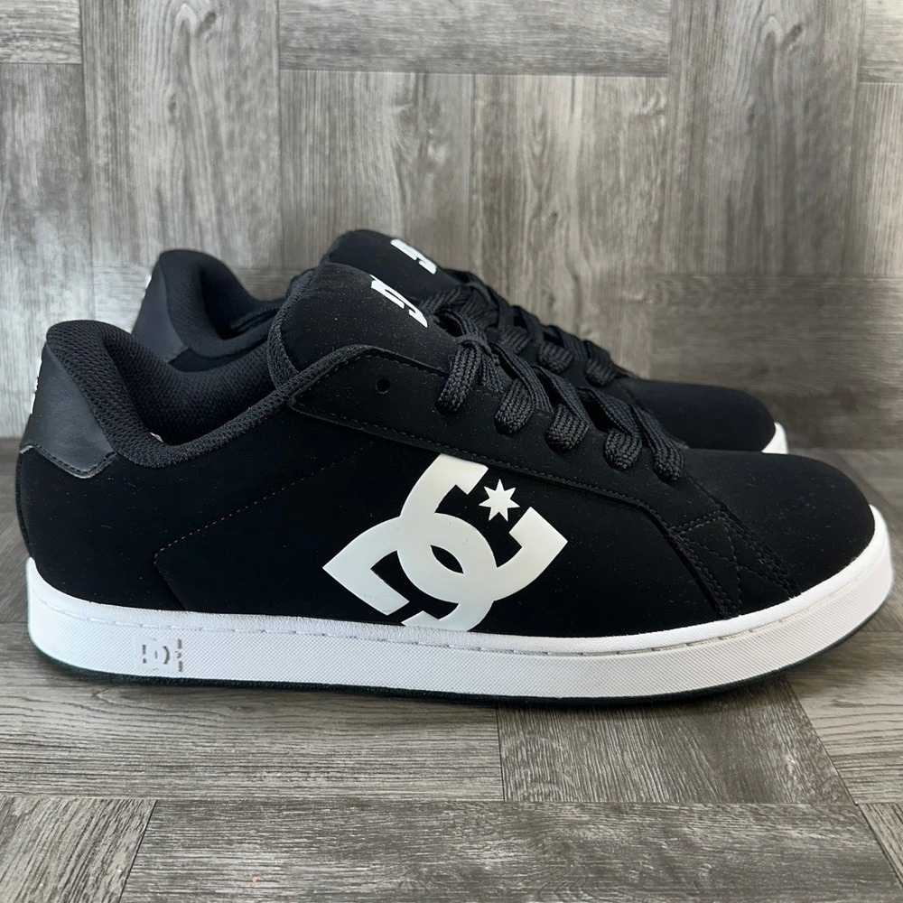 DC Striker 2 XL Shoes Mens 11 Black White Skateboarding Low Top NEW